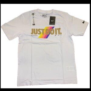 NWT Men’s The Nike Tee Athletic Cut Cotton Blend T-shirt Med - Rainbow